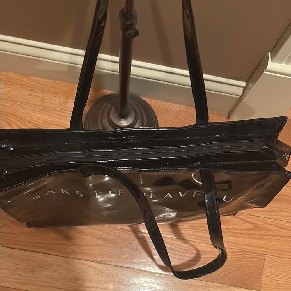 Saks Fifth Avenue Large Glossy zip Black Tote gym shopping bag patent leather - Picture 4 of 5